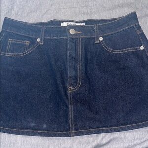 Refrain NWOT size 7/28 Dark Blue Denim Skirt